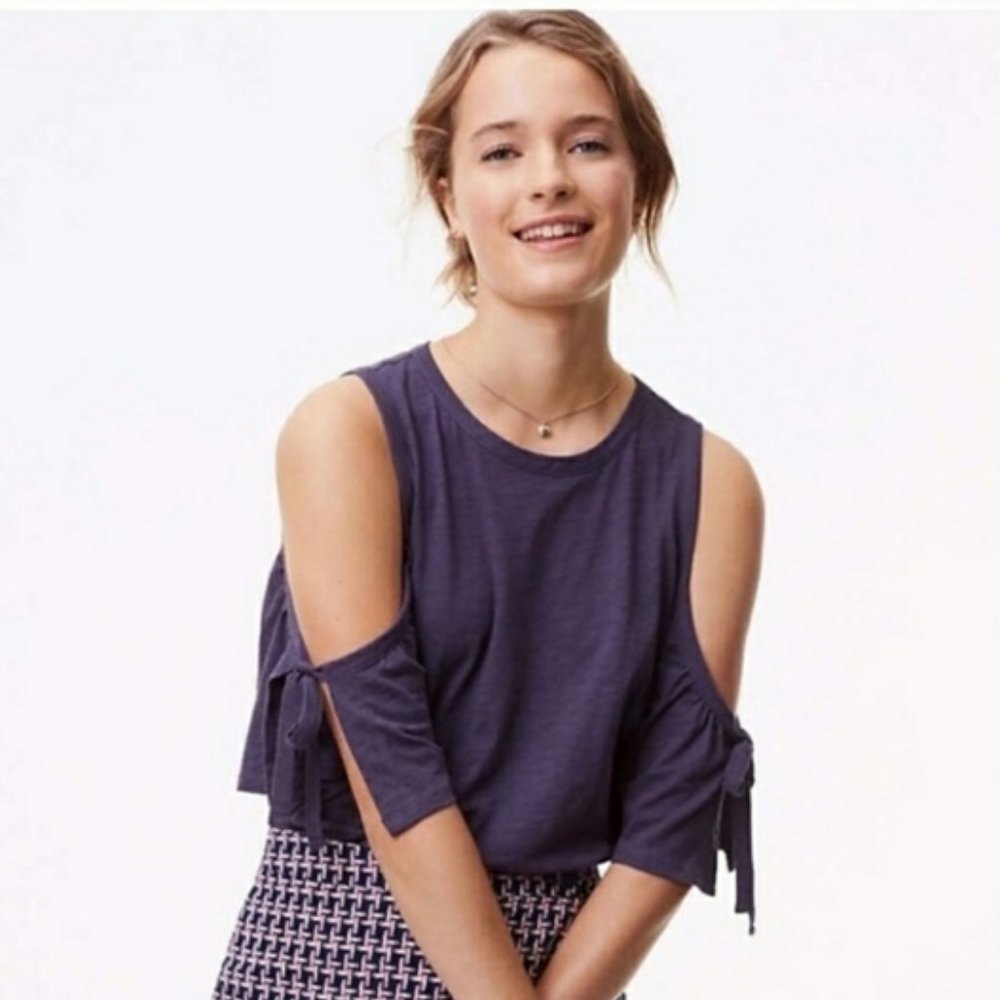 Ann Taylor LOFT Cold Shoulder Top in Dark Purple - Picture 1 of 4